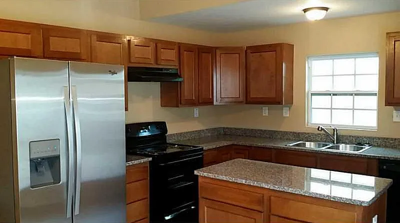 3214 Bapaume Avenue - . — Photo 1
