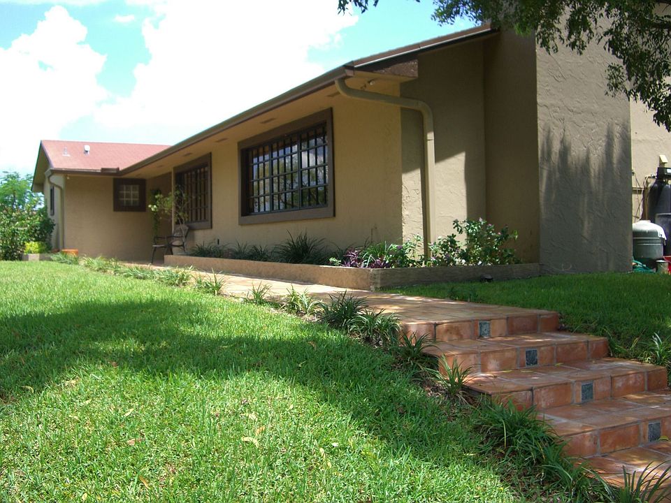 Beautiful Ranch in Airstrip