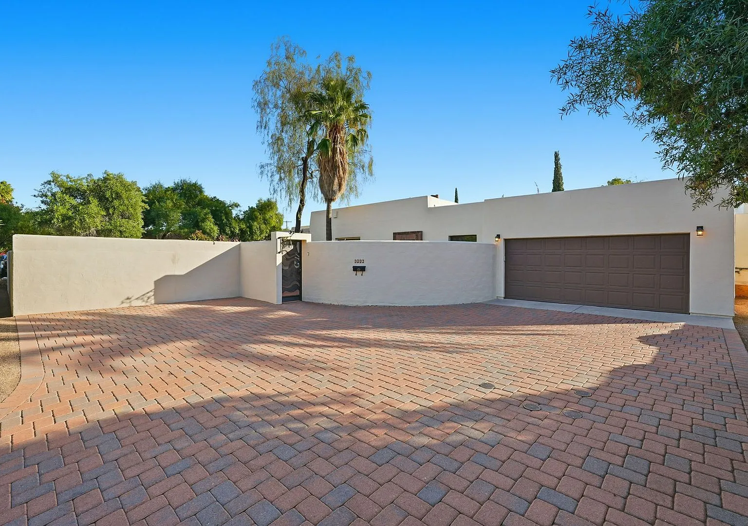 Elegant 3-Bedroom Home in Historic Tucson — Photo 2