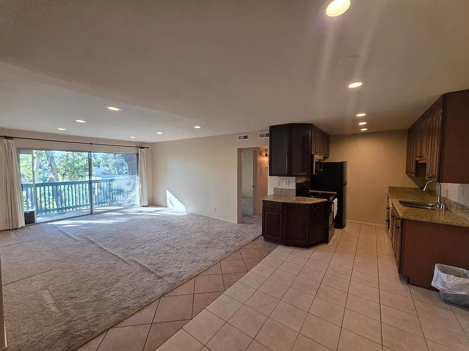 564 N Bellflower Blvd #307
