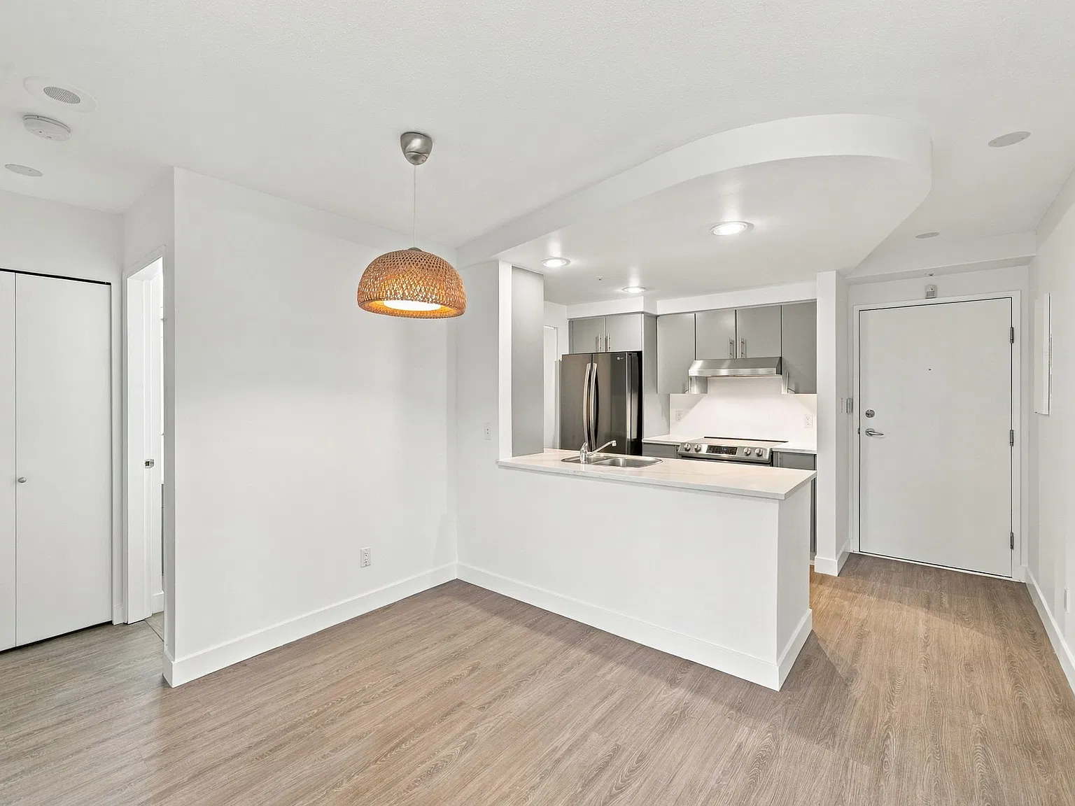 1 bed, 688 sqft, $3,250 — Photo 3