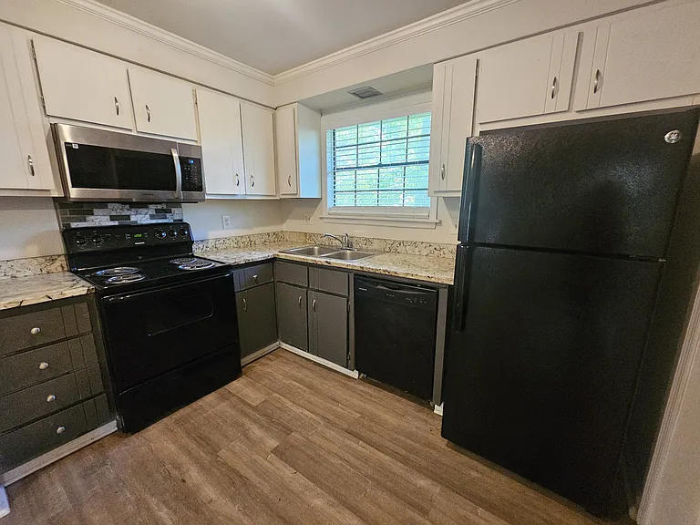 887 Westland Dr SW — Photo 7
