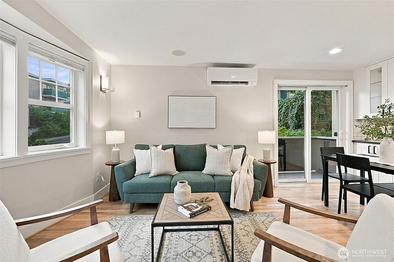 5th image of 1109 E Harrison Street