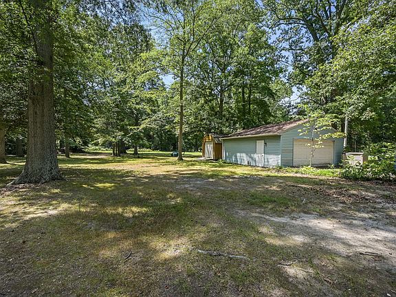 4th image of 112 Fox Hall Dr