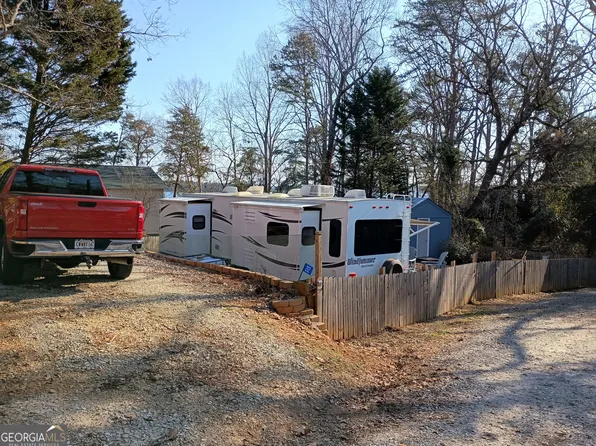 212 Admiral Dr, Hartwell, GA 30643