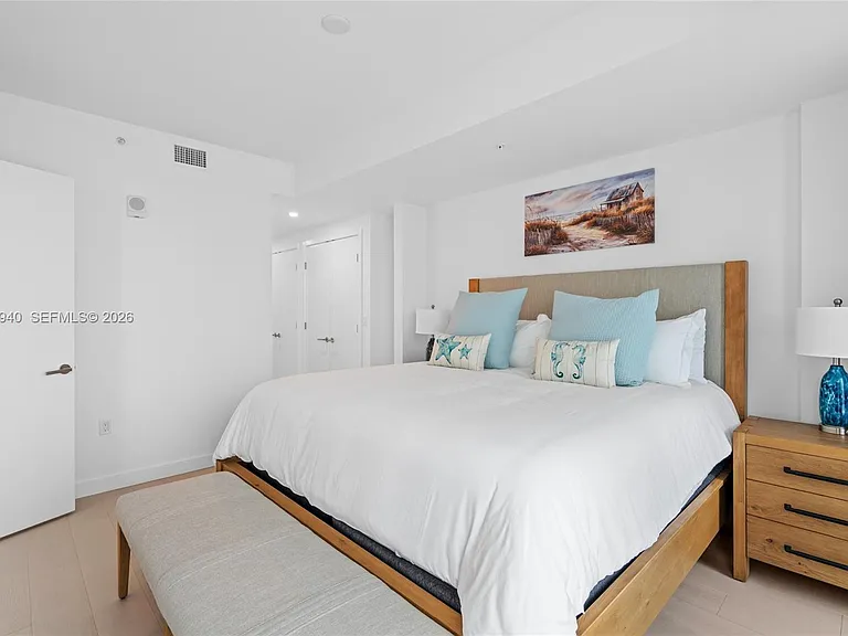 9221 E Bay Harbor Dr #408 — Photo 2