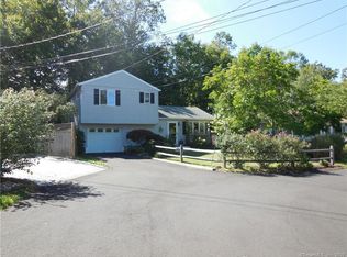 2 Kidds Cave Rd, Branford, CT 06405