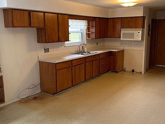 3rd image of 13220 Summit Dr
