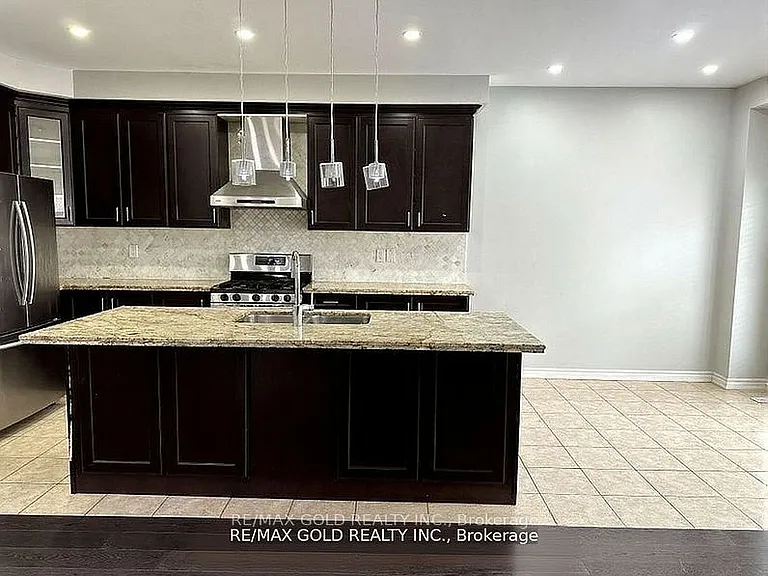 292 Remembrance Rd — Photo 9