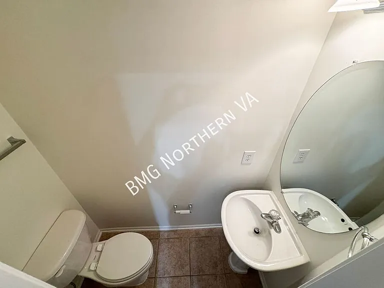 9508 Walker Way — Photo 8