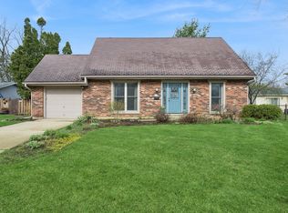 938 Canterbury Dr, Crystal Lake, IL 60014