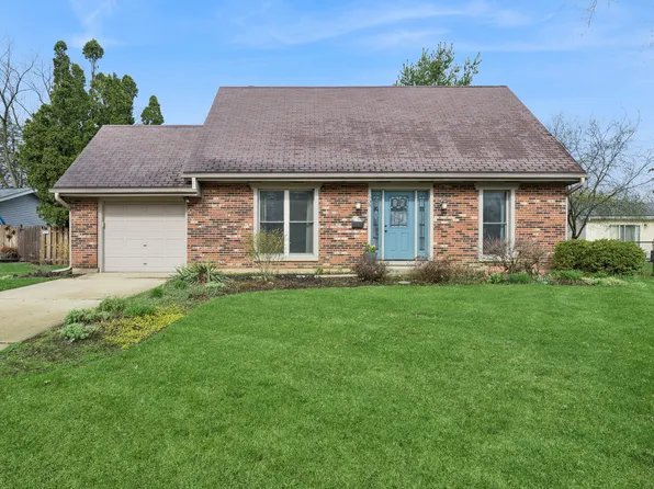 938 Canterbury Dr, Crystal Lake, IL 60014