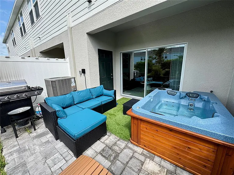 8952 Daybreak St — Photo 2
