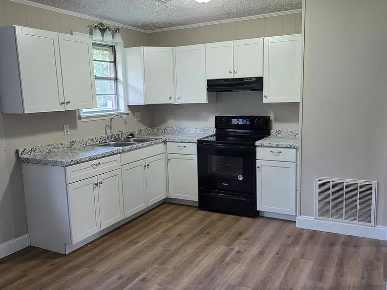 2420 Dublin Ct — Photo 2