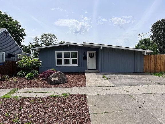 2nd image of 1031 Pomona St