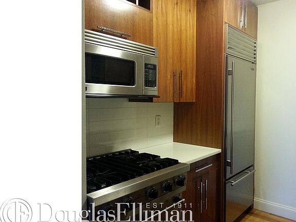 5th image of 88 Greenwich St APT 3402