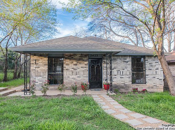 3rd image of 2423 Delgado St