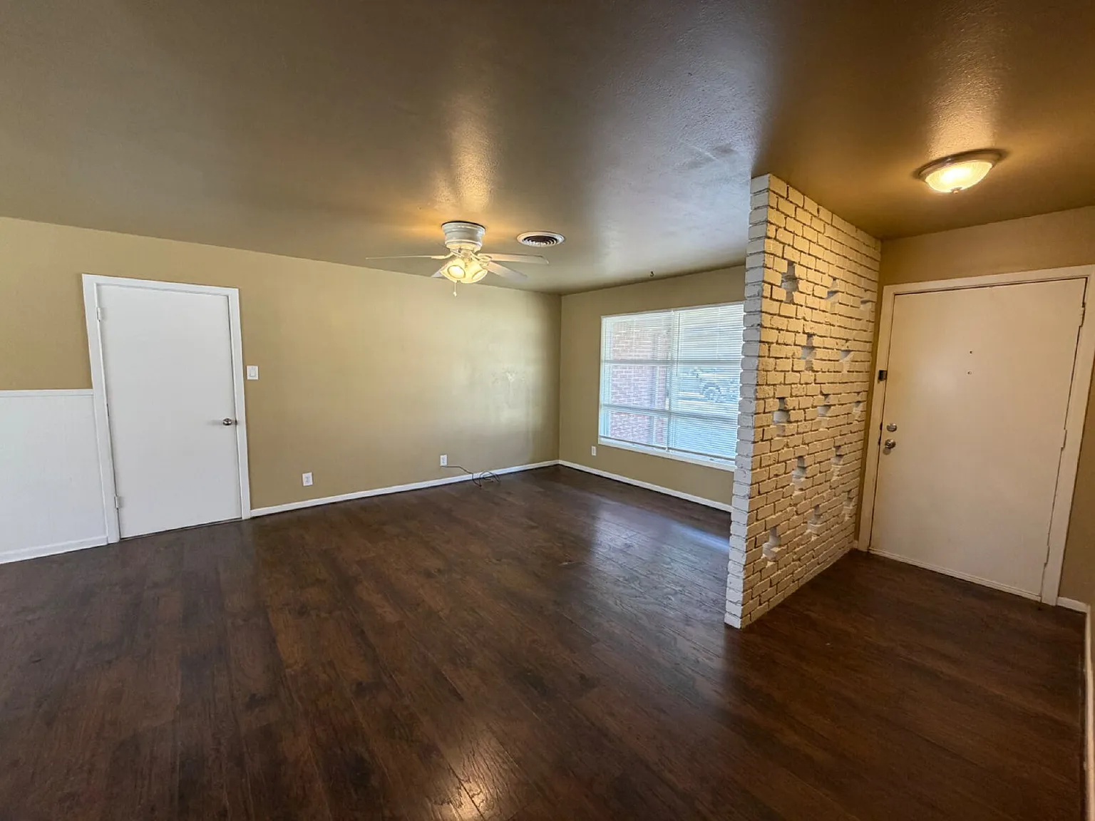 3 bed, 2.0 bath, 1316 sqft, $1,400 — Photo 2