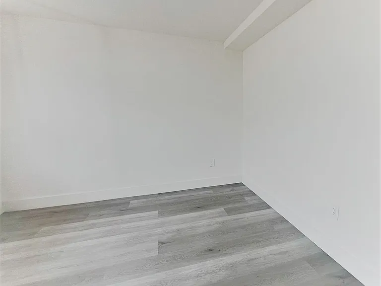 St George Apartments — Photo 51
