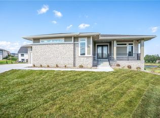 3820 Wildwood Ct, Waukee, IA 50263
