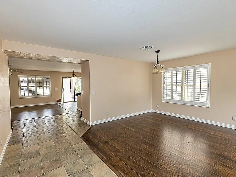 465 W Midland Ln — Photo 11