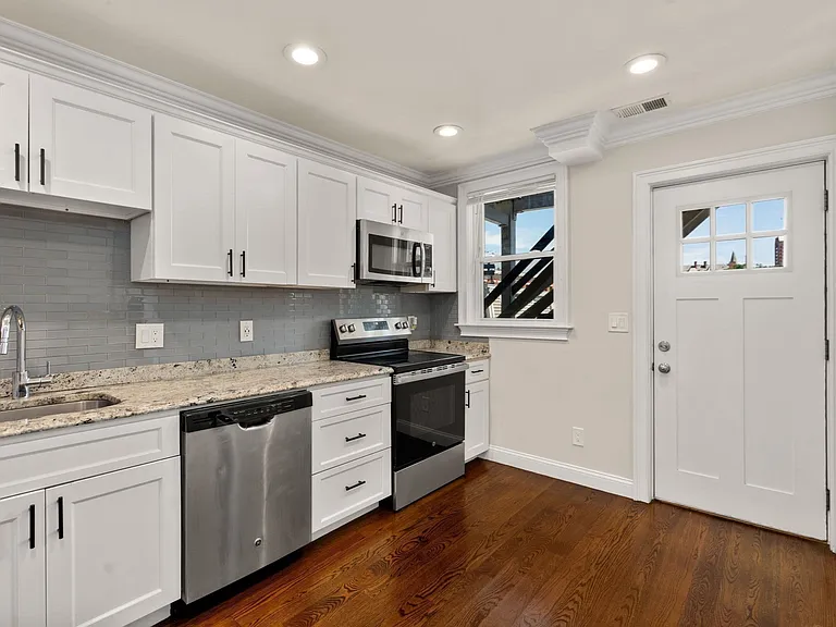 39 W Walnut Park #1 — Photo 1