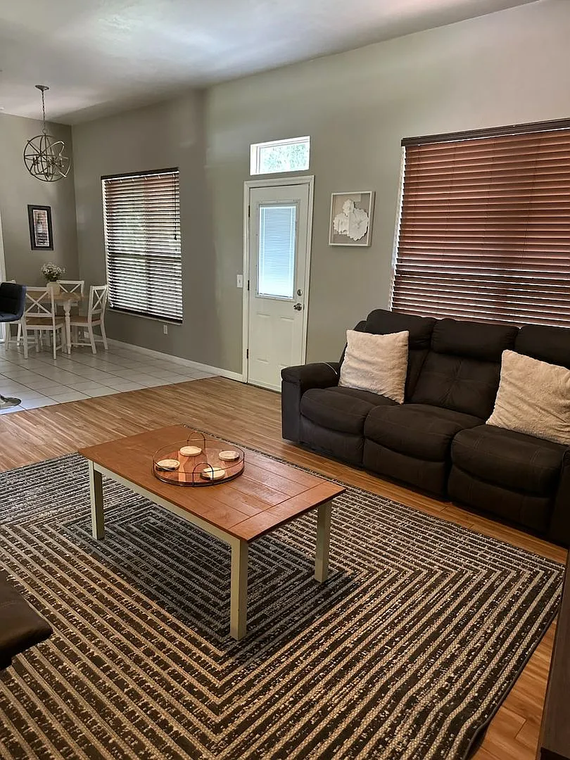 4 Bed / 3 Bath House! Close to UF & Everything! Ask for Kathleen when you inquire! — Photo 1