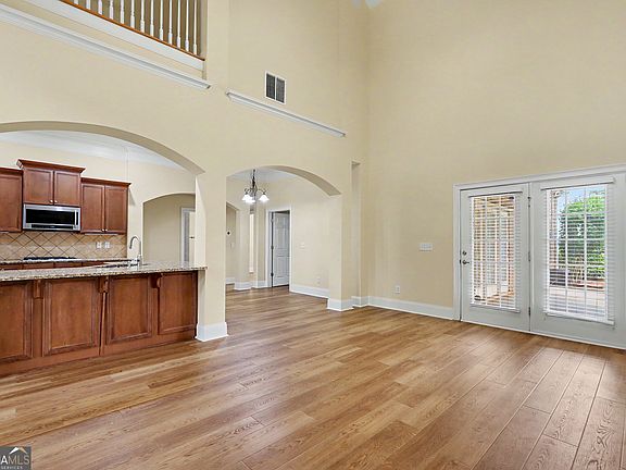 5th image of 3126 Alhambra Cir