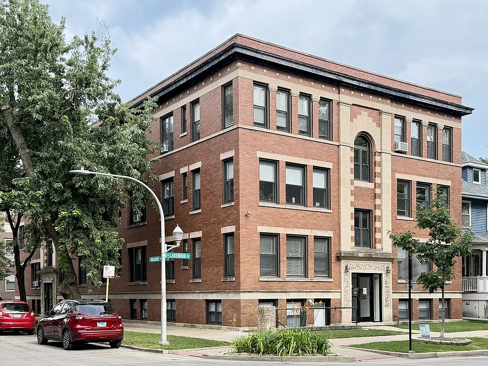 6259 N Lakewood Ave #2