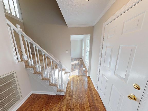 5th image of 109 Crescent Dr