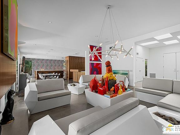 5th image of 464 E Santiago Way