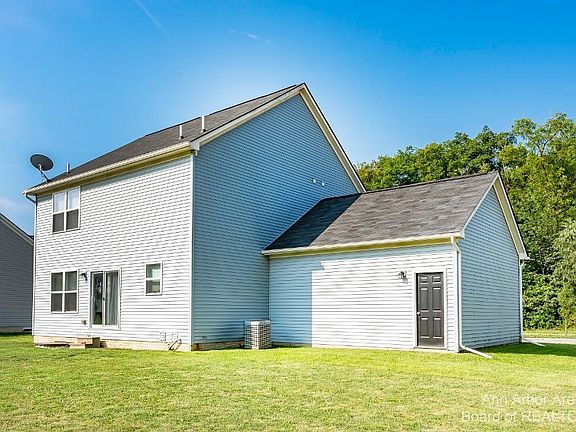 4th image of 878 Bradford Dr