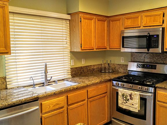 3rd image of 3077 Glancy Dr
