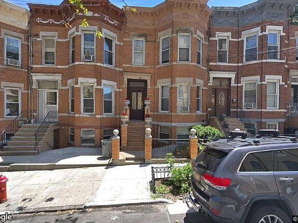 6046 Bleecker St