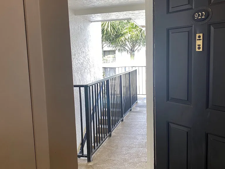 2445 SW 18th Ter #922 — Photo 9