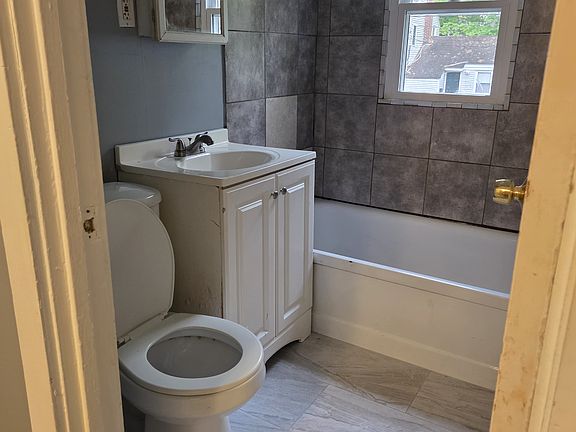 4th image of 179 Woodlawn Cir