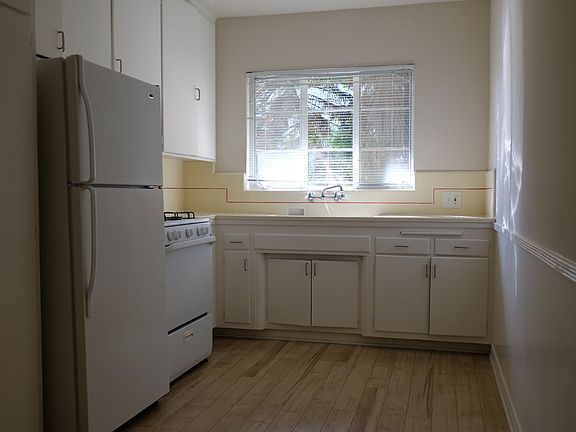 3rd image of 12107 Emelita St