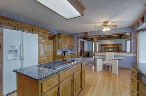 HUGE  KITw/granite counters