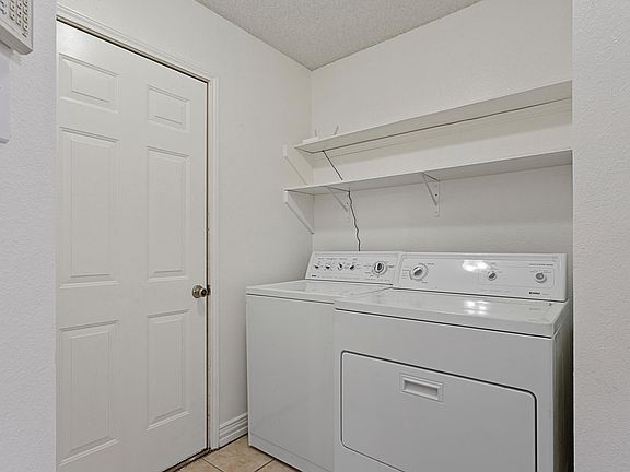 3rd image of 7598 Kurtz Ct