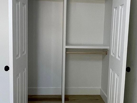 3rd image of 307 Sunnyside Dr #307