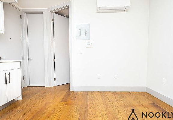 2nd image of 656 Hancock St #18