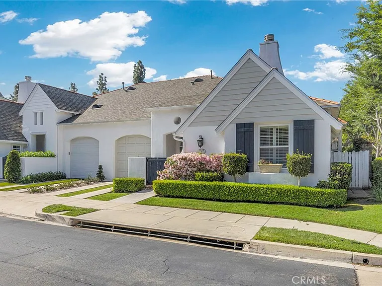 2 Gardengate Ln — Photo 3