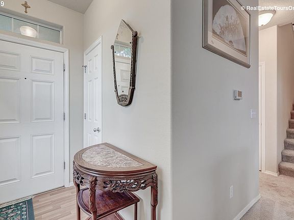 2nd image of 604 SE Heathcliff Ln