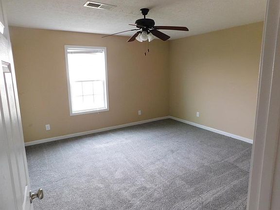 5th image of 820 Professional Park Dr