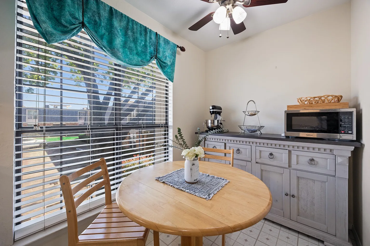 529 W Lookout Dr APT 225 photo 1