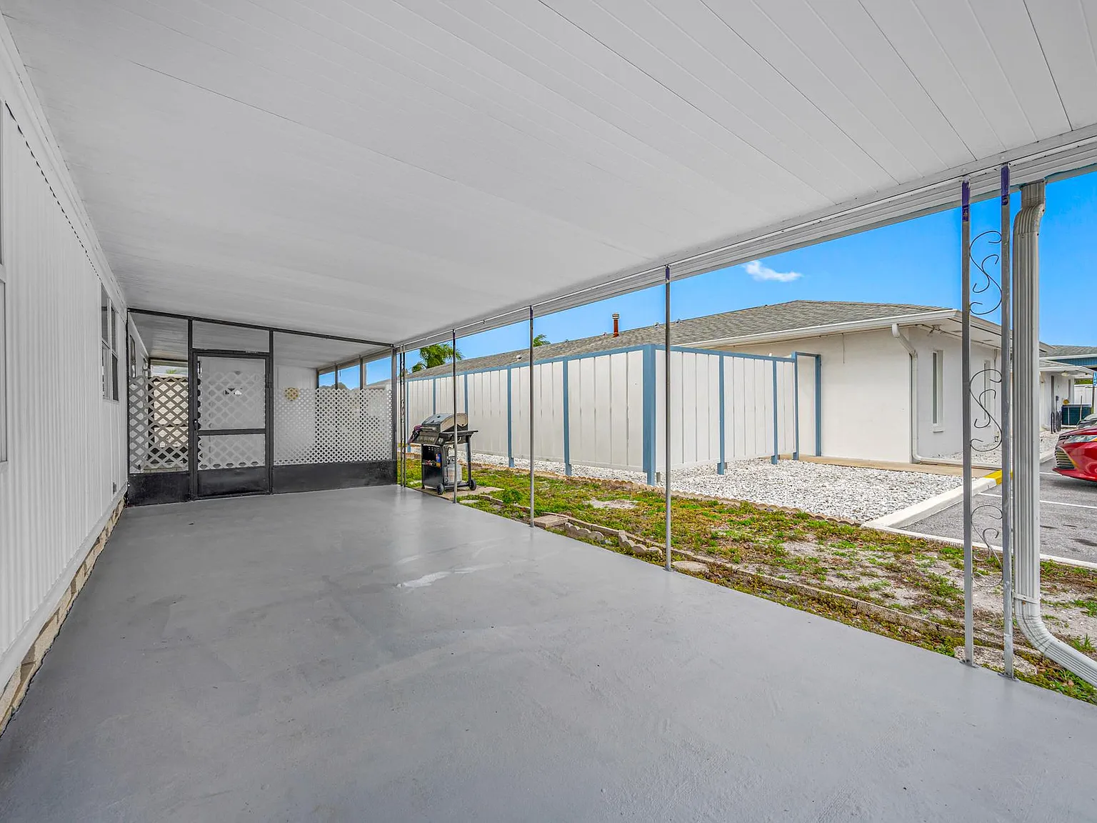 2 bed, 1.5 bath, 1000 sqft, $1,590 — Photo 3