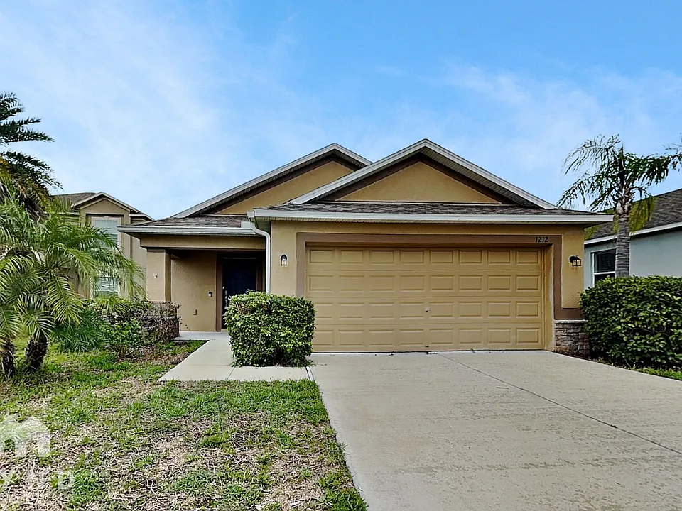 1212 Oak Pond St