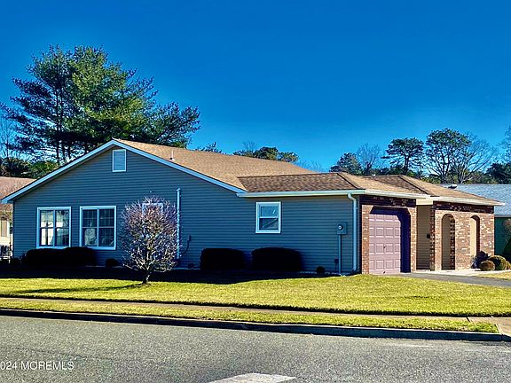 4th image of 113 Everest Drive S