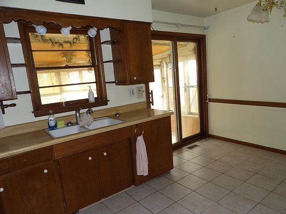 4th image of 305 16th St NW