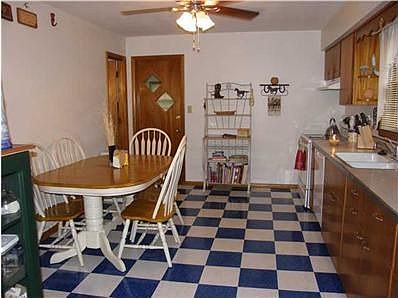 3rd image of 506 S Carr Rd